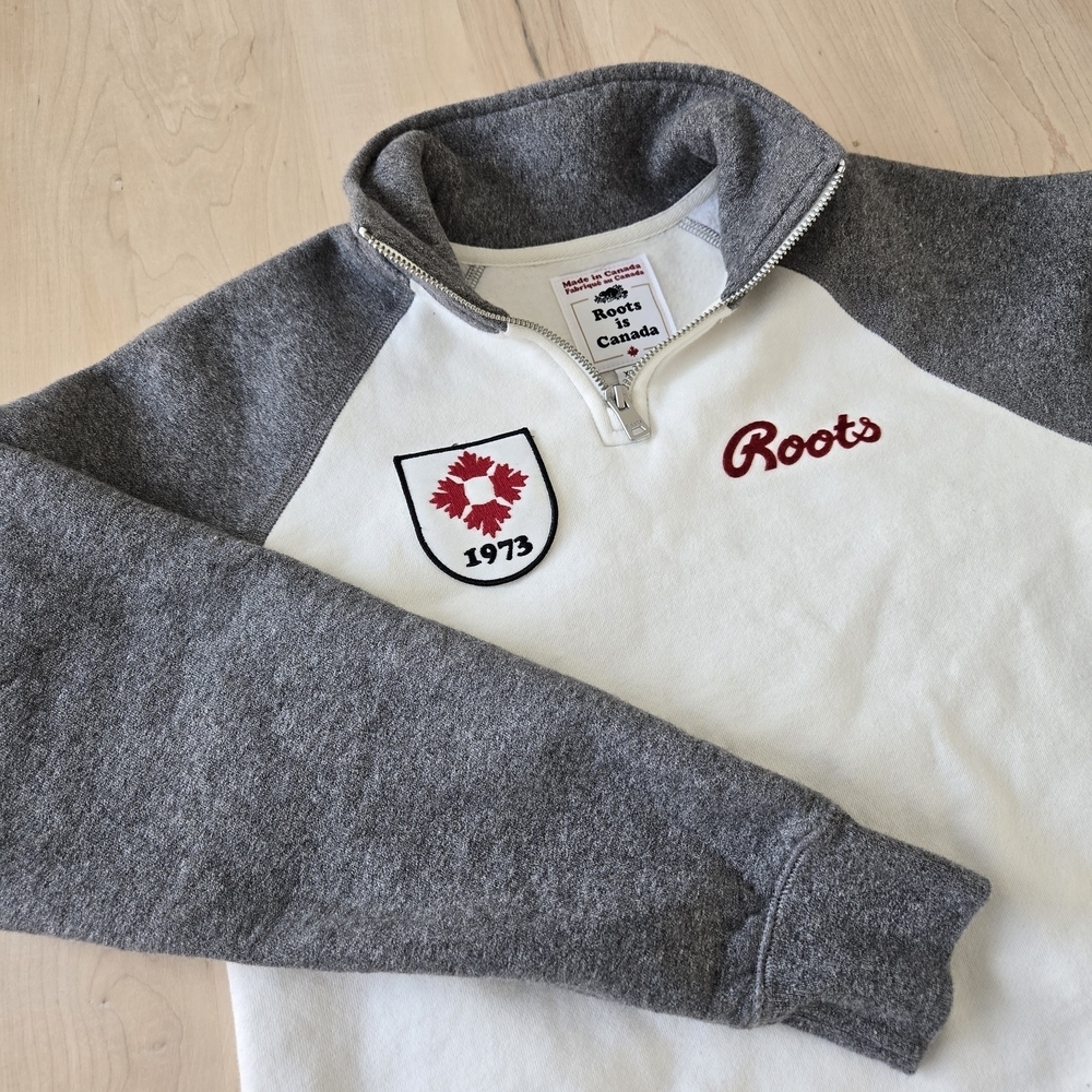 🇨🇦🦫ROOTS Two-Tone Quarter-Zip Sweater - Cream & Gray - Picture 2 of 8